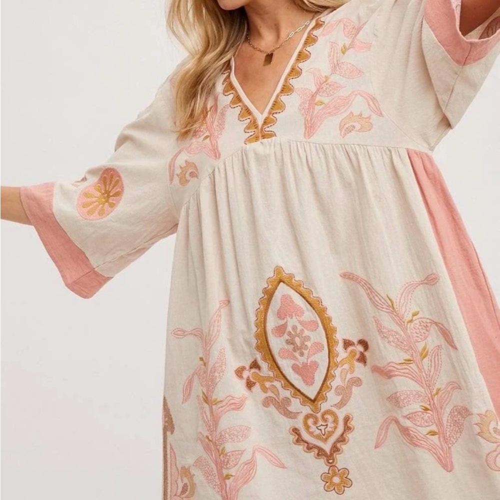 Bluivy Embroidered Dress! Like New, pristine.